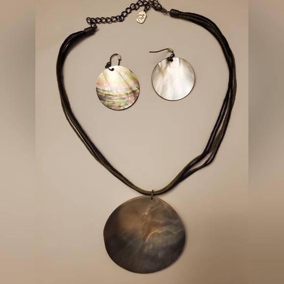 Abalone Shell Necklace Set - Picture 6 of 6